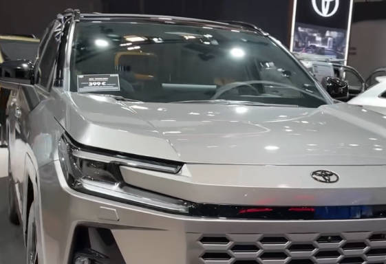 Toyota hybrid and EV technology roadmap for fleets